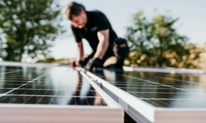 Voorwaarden groene stroom verkopen binnen het appartementsgebouw